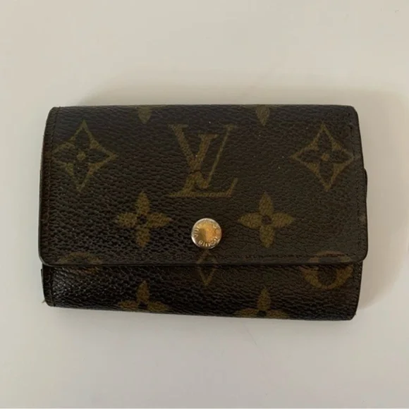 LOUIS VUITTON Monogram 6 Key Holder